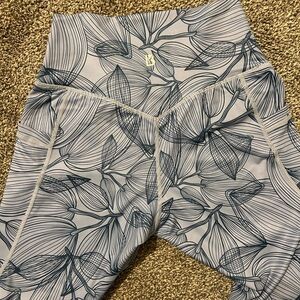 Buffbunny Collection Limitless blue flora leggings size small